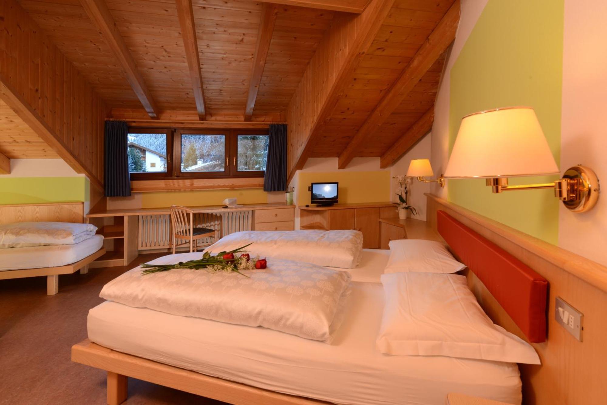 Hotel Casa Alpina - Alpin Haus 塞尔瓦迪加尔代纳山谷 客房 照片