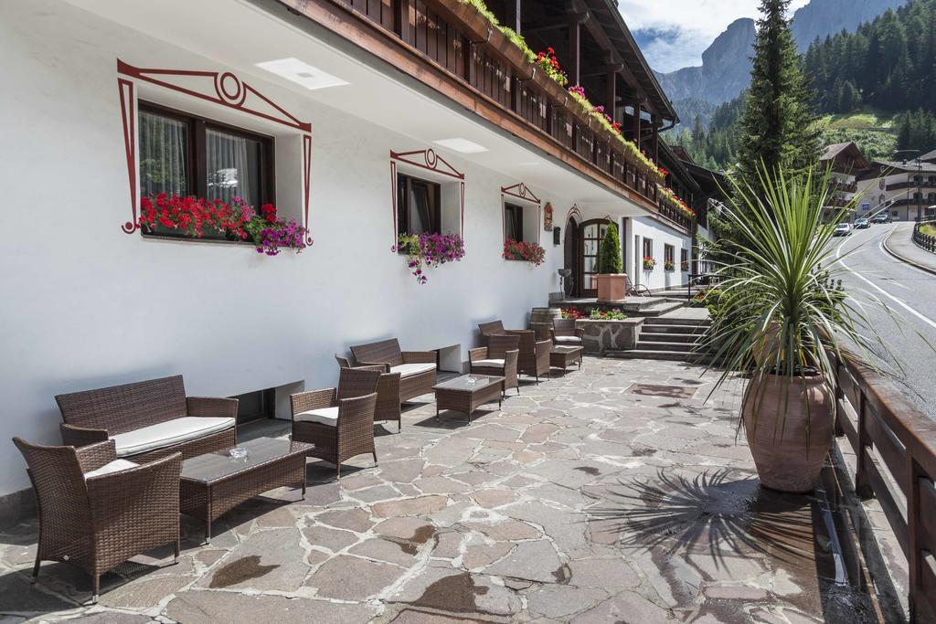 Hotel Casa Alpina - Alpin Haus 塞尔瓦迪加尔代纳山谷 外观 照片